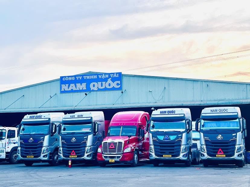Dãy đầu kéo trước nhà xưởng Nam Quốc