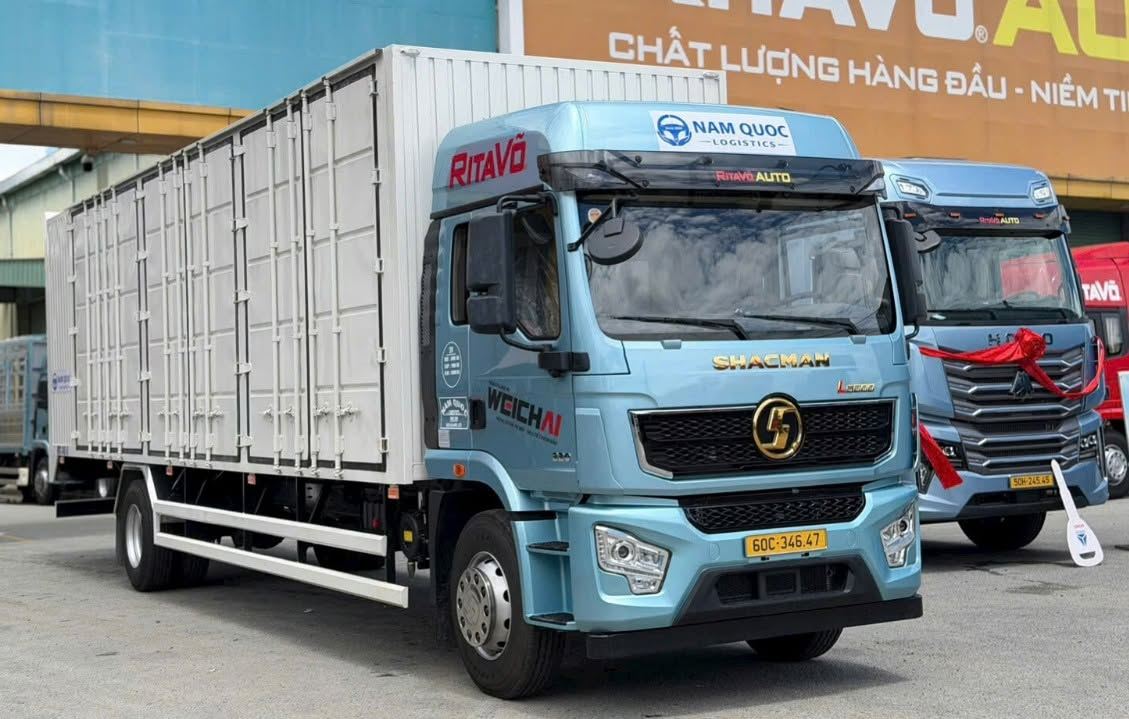 Xe tải thùng Shacman mang logo Nam Quốc